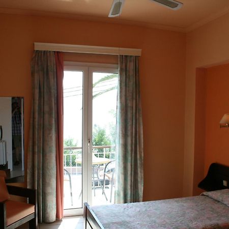 Aegli Hotel Перама Екстер'єр фото