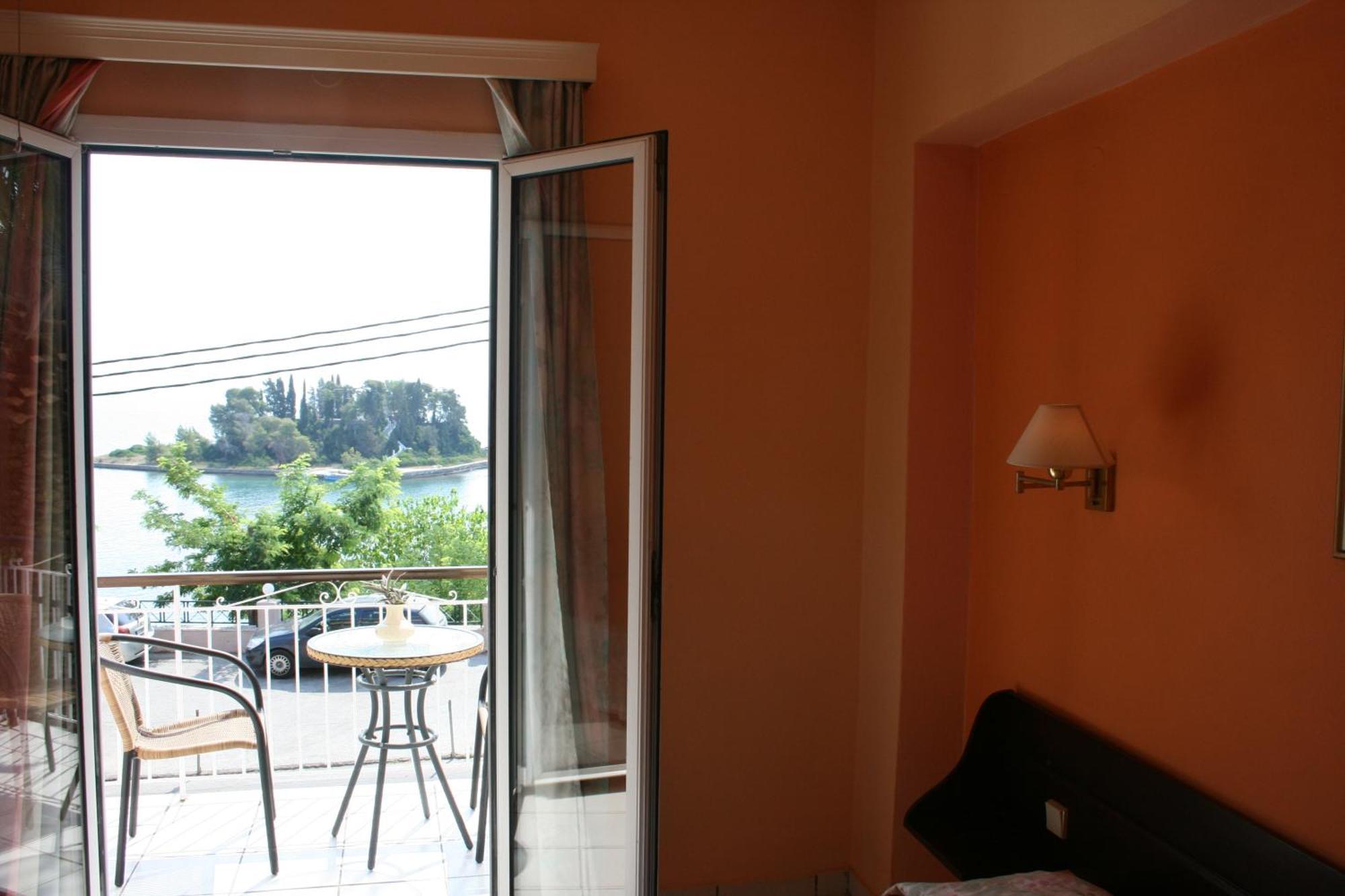 Aegli Hotel Перама Екстер'єр фото